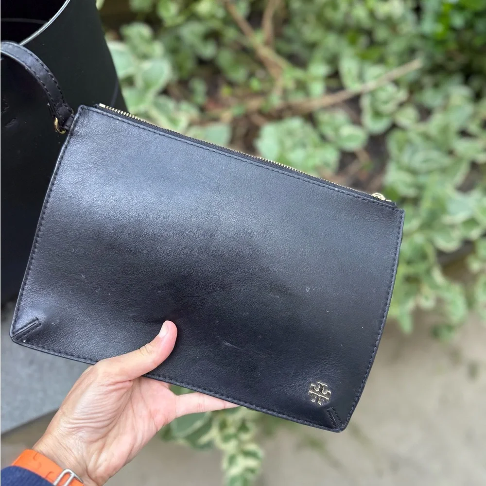 Tory Burch Black leather Block-Tbag w/ removable clutch GUC